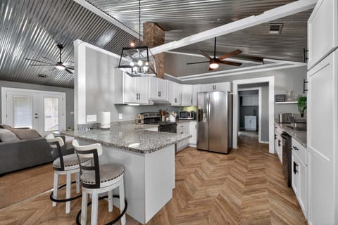 House, 3 Bedrooms | Private kitchen | Coffee/tea maker, fridge, oven, toaster