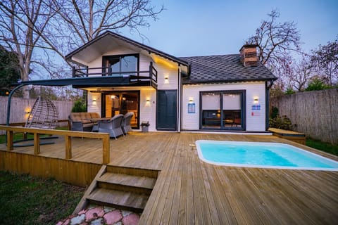 Bungalow, Patio, Garden Area | Iron/ironing board, free WiFi