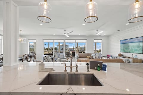 House | Private kitchen | Full-size fridge, microwave, oven, stovetop