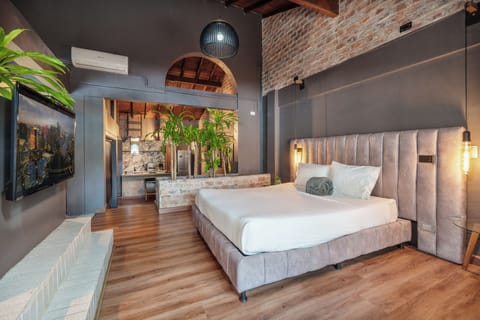 Deluxe Studio, City View | Premium bedding, memory foam beds, free WiFi, bed sheets