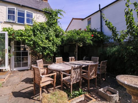 Cottage | Outdoor dining