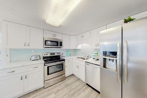 Condo, Multiple Beds (Pinnacle Port A-929) | Private kitchen | Oven, toaster, cookware/dishes/utensils