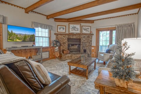 Condo, Multiple Beds, Pool Access, Mountain View (2 Br: Whistlepunk 28) | Living area