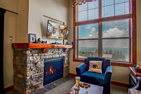 Condo, Multiple Beds, Hot Tub, Mountain View (2 Br: Rimfire 351-352) | Living area