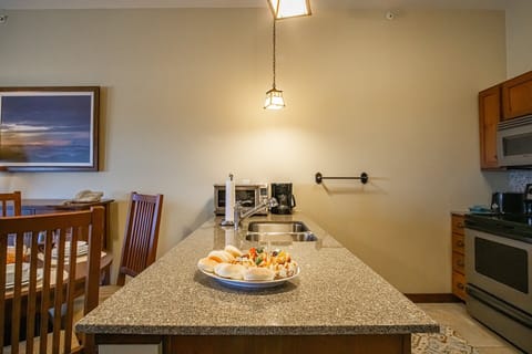 Condo, 1 Queen Bed with Sofa bed, Hot Tub, Mountain View (1 Br Studio: Soaring Eagle 414) | Private kitchen