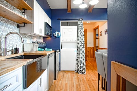 Condo, Multiple Beds, Fireplace, Mountain View (1 Br Plus Loft : Whistlepunk 44) | Private kitchen