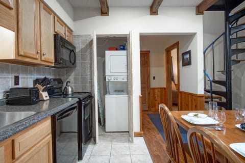 Condo, Multiple Beds, Pool Access, Mountain View (1 Br Plus Loft: Whistlepunk 36) | Private kitchen
