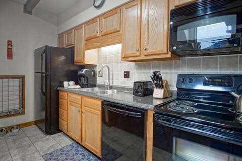 Condo, Multiple Beds, Pool Access, Mountain View (1 Br Plus Loft: Whistlepunk 36) | Private kitchen