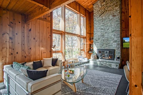House, Multiple Beds, Pool Access, Mountain View (3 Br: North Westridge 222-7 Alpenglow) | Living area