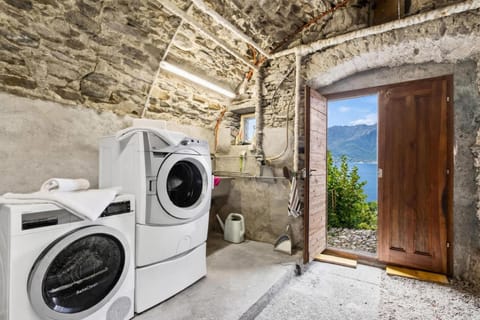 Family Apartment, 2 Bedrooms, 2 Bathrooms, Mountainside (Casa la Tortue 1 Scaiano for 4) | Interior