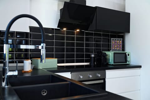 House, Garden View | Private kitchen | Full-size fridge, microwave, oven, stovetop