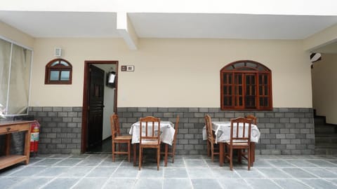 Family Room | Outdoor dining