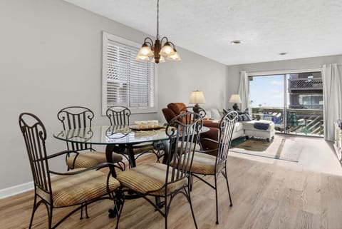 Condo, 2 Bedrooms | Dining