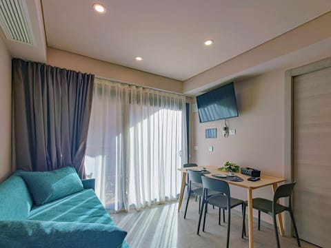 Mobile Home, Mountain View | Private kitchen | Full-size fridge, microwave, oven, stovetop