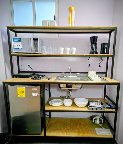 Suite Morada | Private kitchen | Mini-fridge, microwave, cookware/dishes/utensils