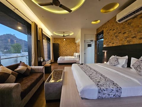 Family Quadruple Room, Balcony, City View | WiFi (free)