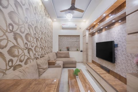 Apartment (2 Bedrooms) | Living area | TV