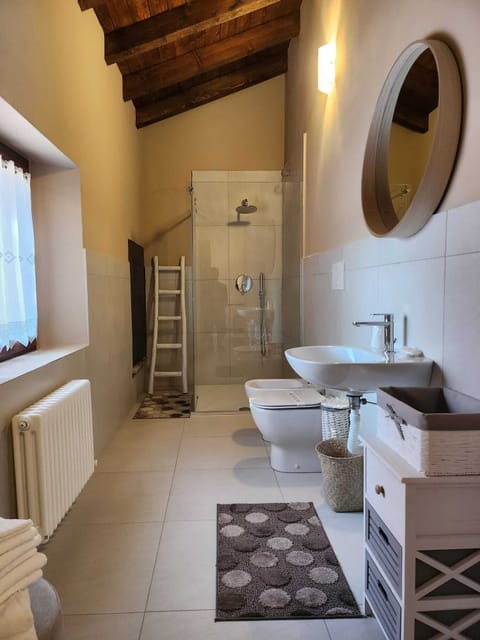 Superior Room | Bathroom | Free toiletries, slippers, soap, shampoo