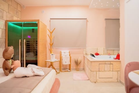 Luxury Suite, Balcony | Minibar, blackout drapes, soundproofing, free WiFi