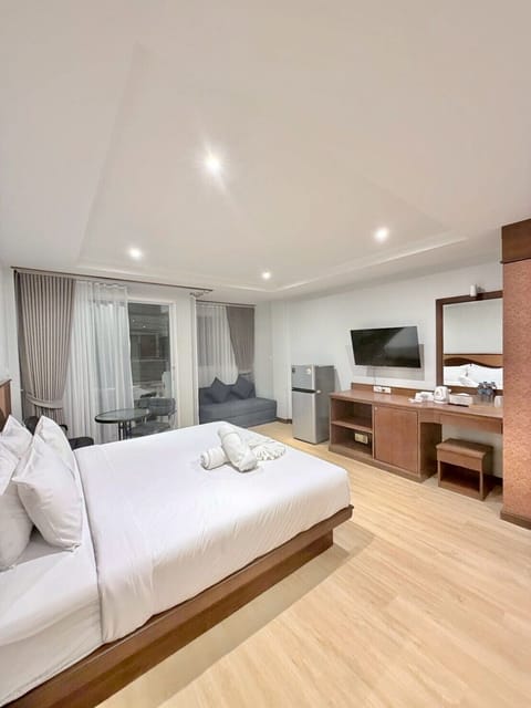 Superior Double Room | In-room safe, blackout drapes, free WiFi, bed sheets