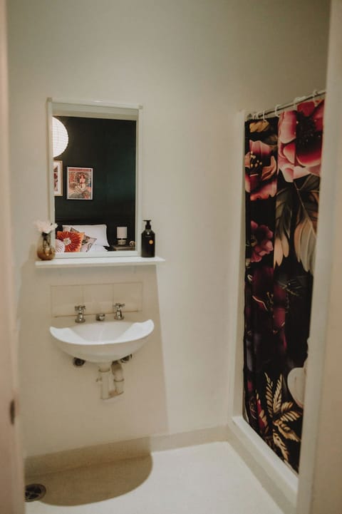 Comfort Suite, City View | Bathroom