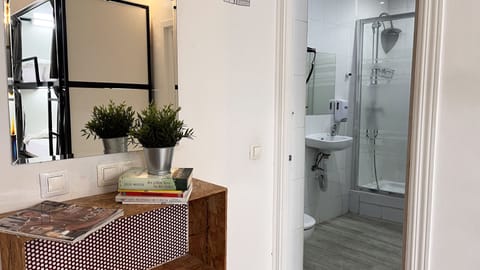 Shared Dormitory, Mixed Dorm, Private Bathroom (8 beds) | In-room safe, free WiFi, bed sheets