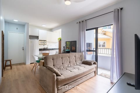 Basic Apartment | Living area | TV