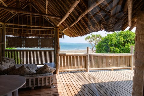 Romantic Tree House, Beach View | Terrace/patio