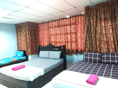 Deluxe Triple Room | Free WiFi, bed sheets