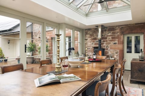 House | 5 bedrooms, Internet