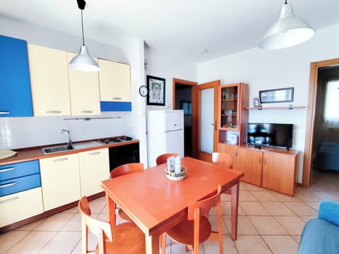 Apartment, 2 Bedrooms, Balcony, City View | Interior