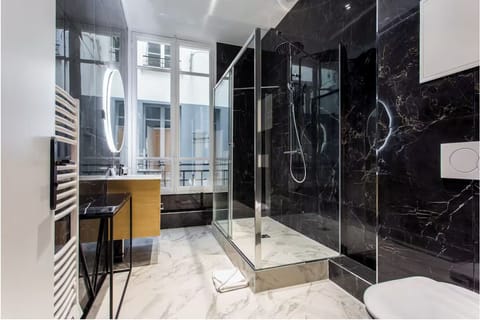 Family Apartment, 5 Bedrooms, City View | Bathroom | Free toiletries, hair dryer, towels, soap