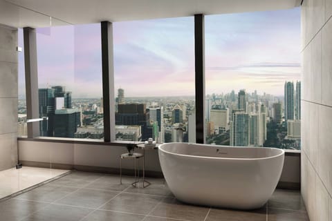 Deluxe Suite, 1 King Bed, City View, Corner | Bathroom | Free toiletries, hair dryer, bidet