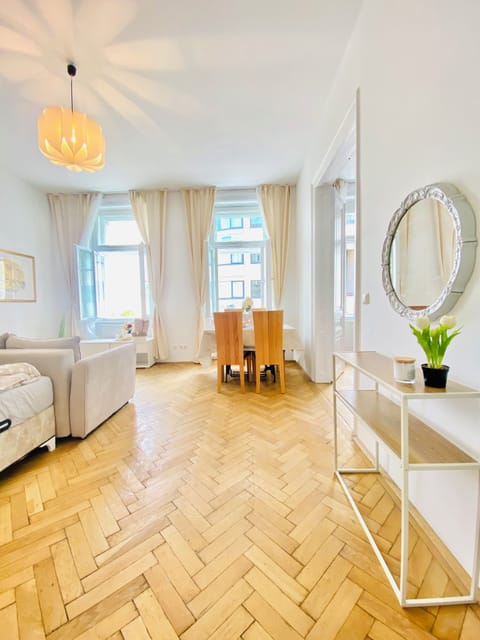 Basic Apartment | Iron/ironing board
