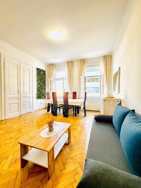 Basic Apartment | Living room