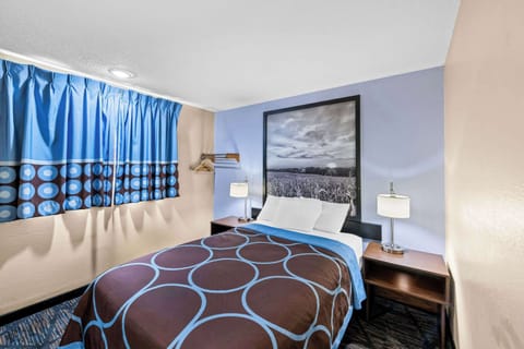 Room, 1 Double Bed, Non Smoking | Desk, blackout drapes, rollaway beds, free WiFi