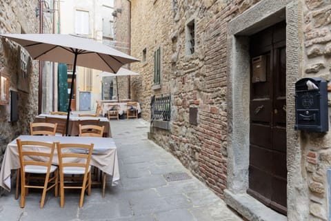 Apartment (2 Bedrooms) | Front of property