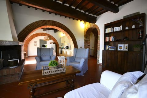 Villa (4 Bedrooms) | Living room | Fireplace