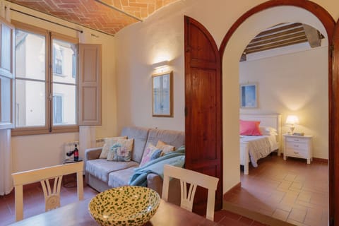 Apartment (1 Bedroom) | In-room dining