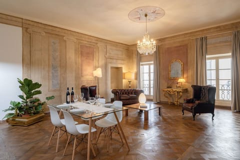 Apartment (2 Bedrooms) | In-room dining