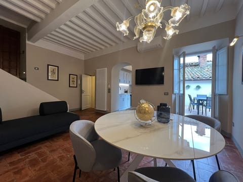 Apartment (2 Bedrooms) | Living room