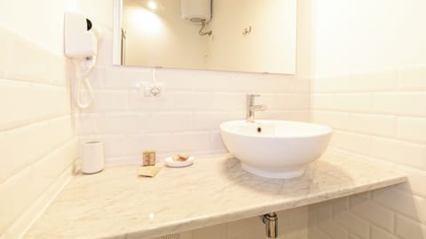 Single Room, Balcony, City View | Bathroom | Free toiletries, bidet, soap, shampoo