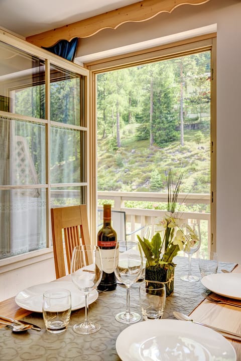 Apartment, 1 Bedroom, Balcony | In-room dining