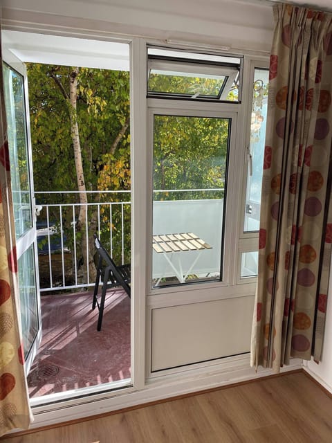 Apartment, 2 Bedrooms, Smoking, Balcony | Interior