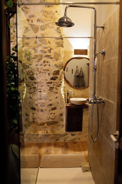 Romantic Double Room | Bathroom