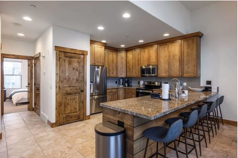 Luxury House, 4 Bedrooms | Private kitchen | Full-size fridge, microwave, oven, stovetop