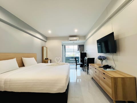 Deluxe Premier Room  | Desk, free WiFi