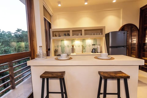 Stovetop, cookware/dishes/utensils