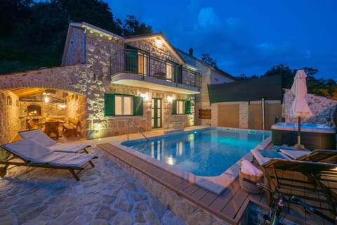 Villa | Exterior