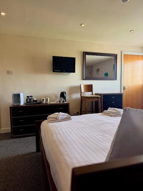 Standard Double Room | Iron/ironing board, free WiFi